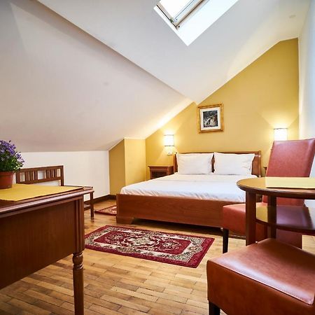 Cozy Attic Room V Βουκουρέστι Εξωτερικό φωτογραφία