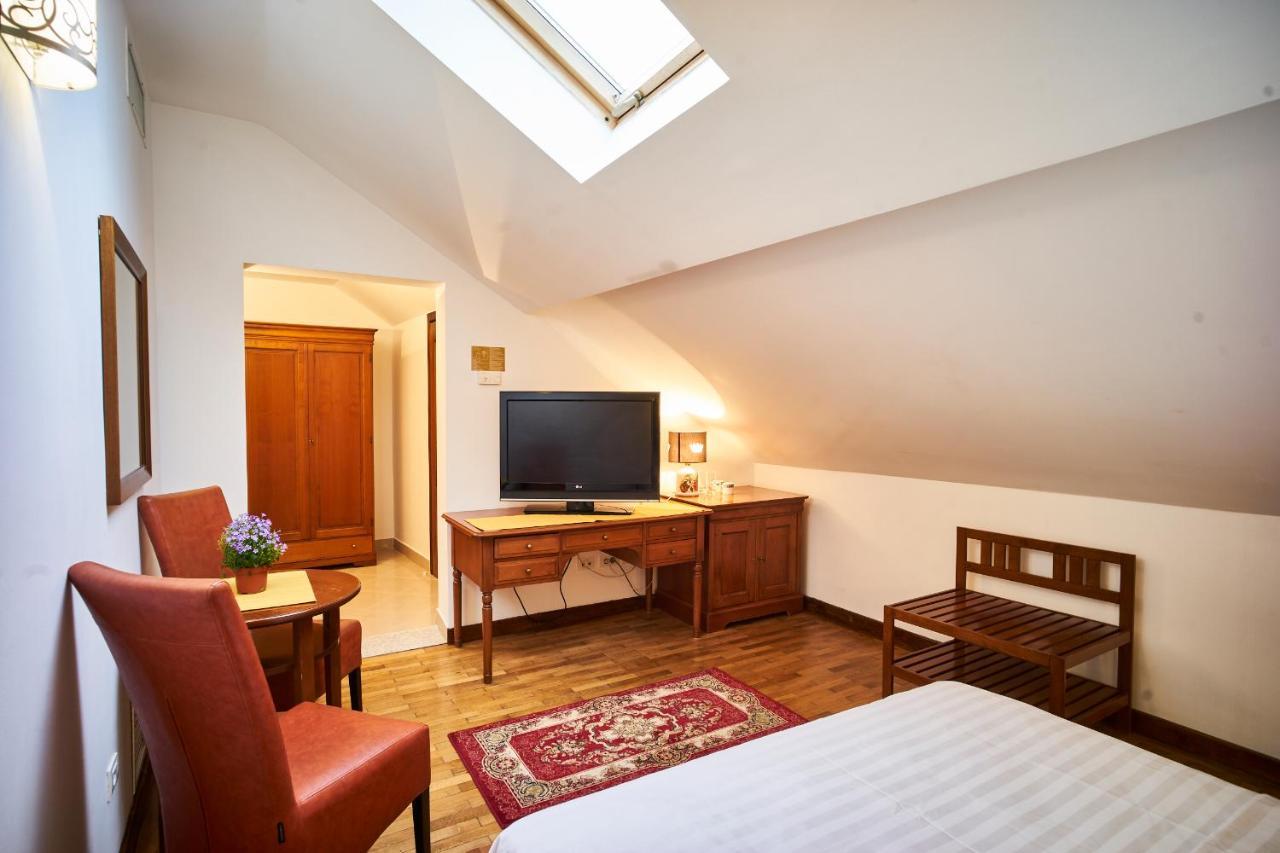 Cozy Attic Room V Βουκουρέστι Εξωτερικό φωτογραφία