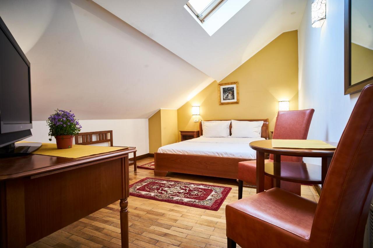 Cozy Attic Room V Βουκουρέστι Εξωτερικό φωτογραφία