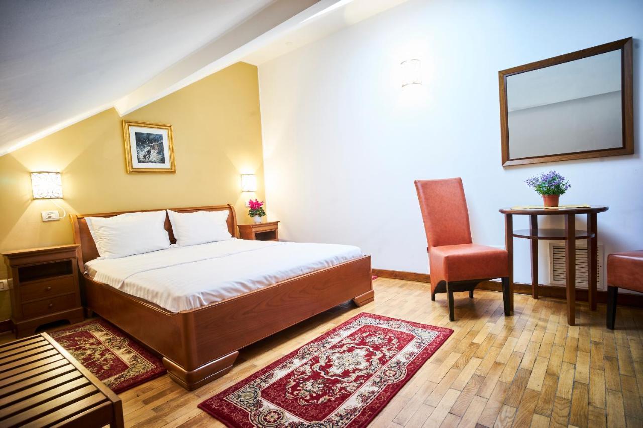 Cozy Attic Room V Βουκουρέστι Εξωτερικό φωτογραφία